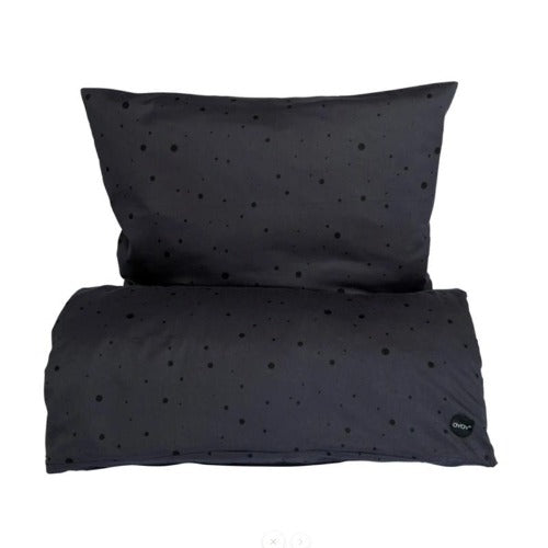 Deer Industries OYOY Dot Bedding Black and Anthracite. Scandinavian design bedsheets in monochrome colours, made of organic cotton. Single size.