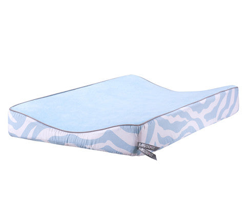 Deer Industries nursery luxe changing pad cover zebra blue. 100% cotton and terry. Kids depot Dutch design.