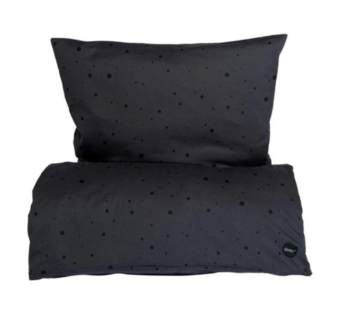 Deer Industries OYOY Dot Bedding Black and Anthracite. Scandinavian design bedsheets in monochrome colours, made of organic cotton. Single size.