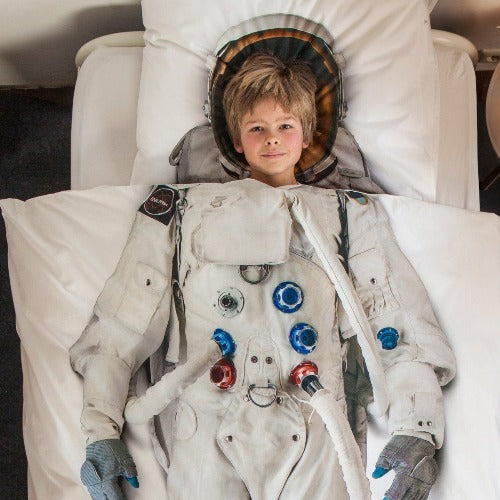 deer industries kids store singapore, kids bedding, snurk amsterdam, astronaut duvet cover, kids bedroom outerspace theme, space theme kids room decor