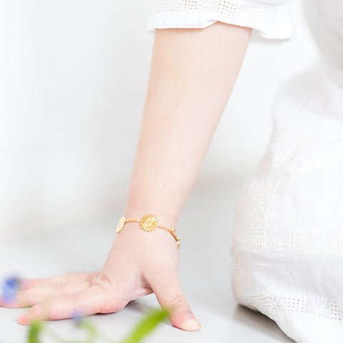 Deer Industries Jewellery Matching Bracelet for mother and daughter. Lennebelle Bloom bracelets sterling silver gold plated flowers. Best gift for grand mother, mother and daughter. Grow and bloom my dear. 