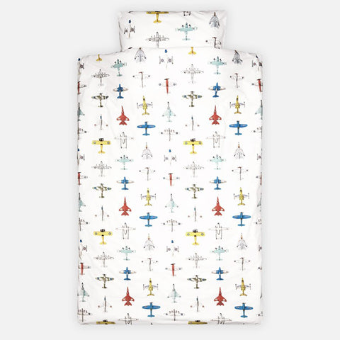 Deer Industries Kids Bedding Studio Ditte Duvet Cover Airplanes Single Size. Cool boys bedding with vintage airplanes, great bedroom decoration.