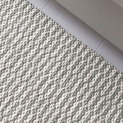 Deer Industries Scandinavian design outdoor rug Britta Sweden Pemba Steel in grey colour. Plastic rug for indoor and outdoor, easy to clean, made in Sweden. 